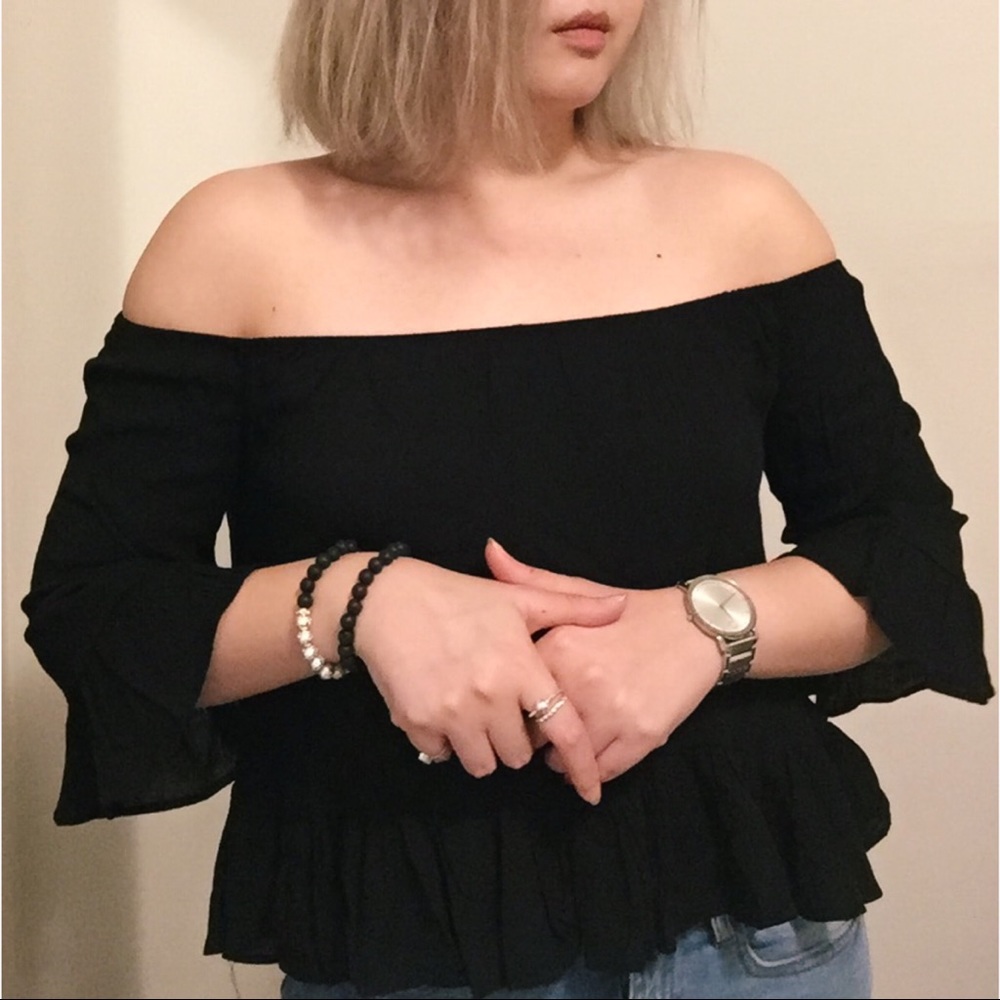Off the shoulder black Ambiance flowy top Size M